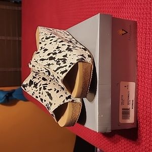 Volatiles, New, Cow print wedges